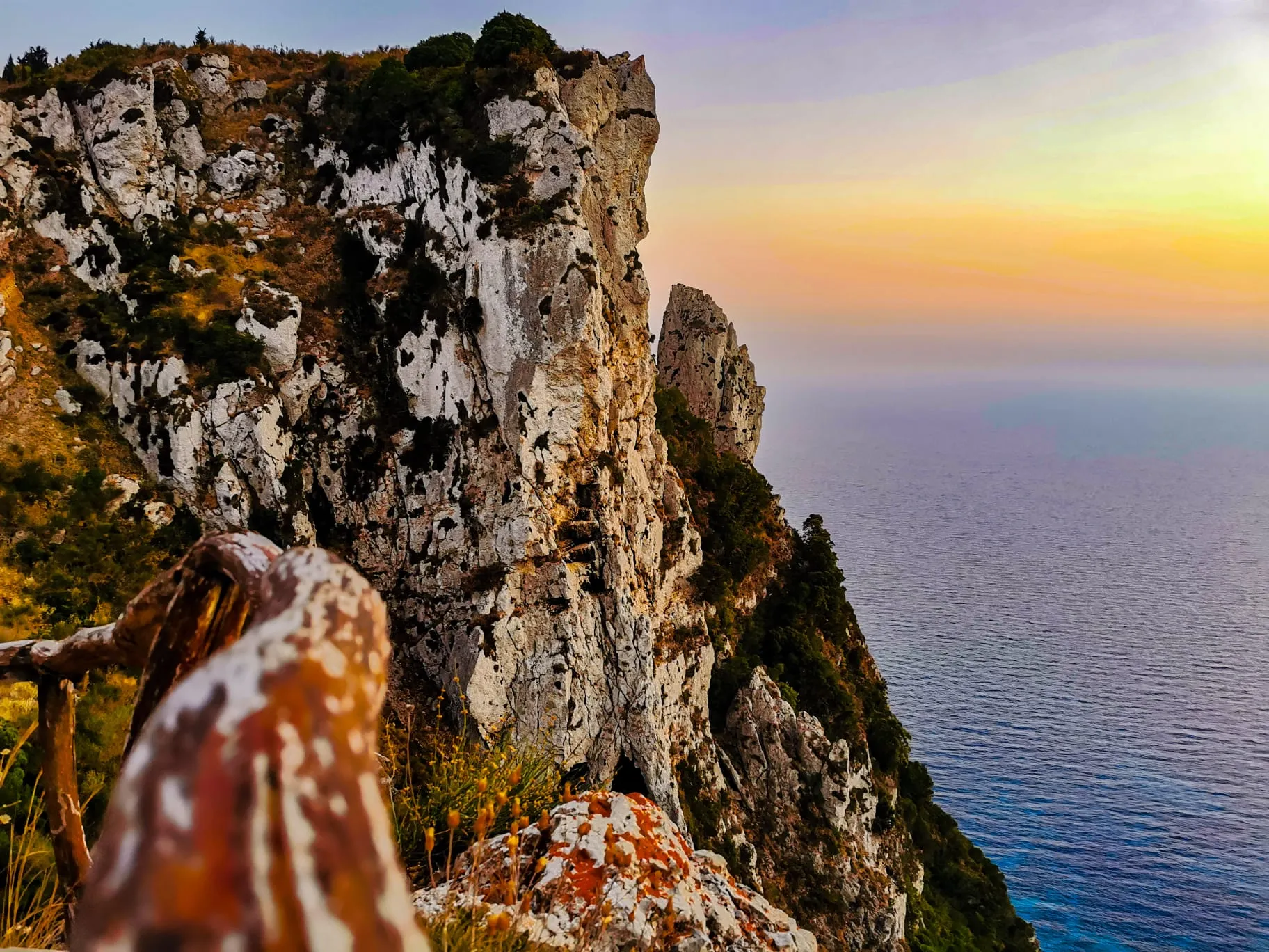 Οι Οθωνοί: ιστορία, φύση και ζωή στο νησί